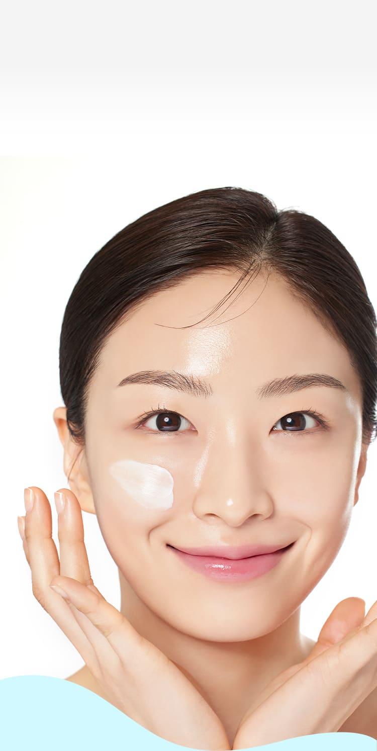 Flora glow rose smoothing cream's model